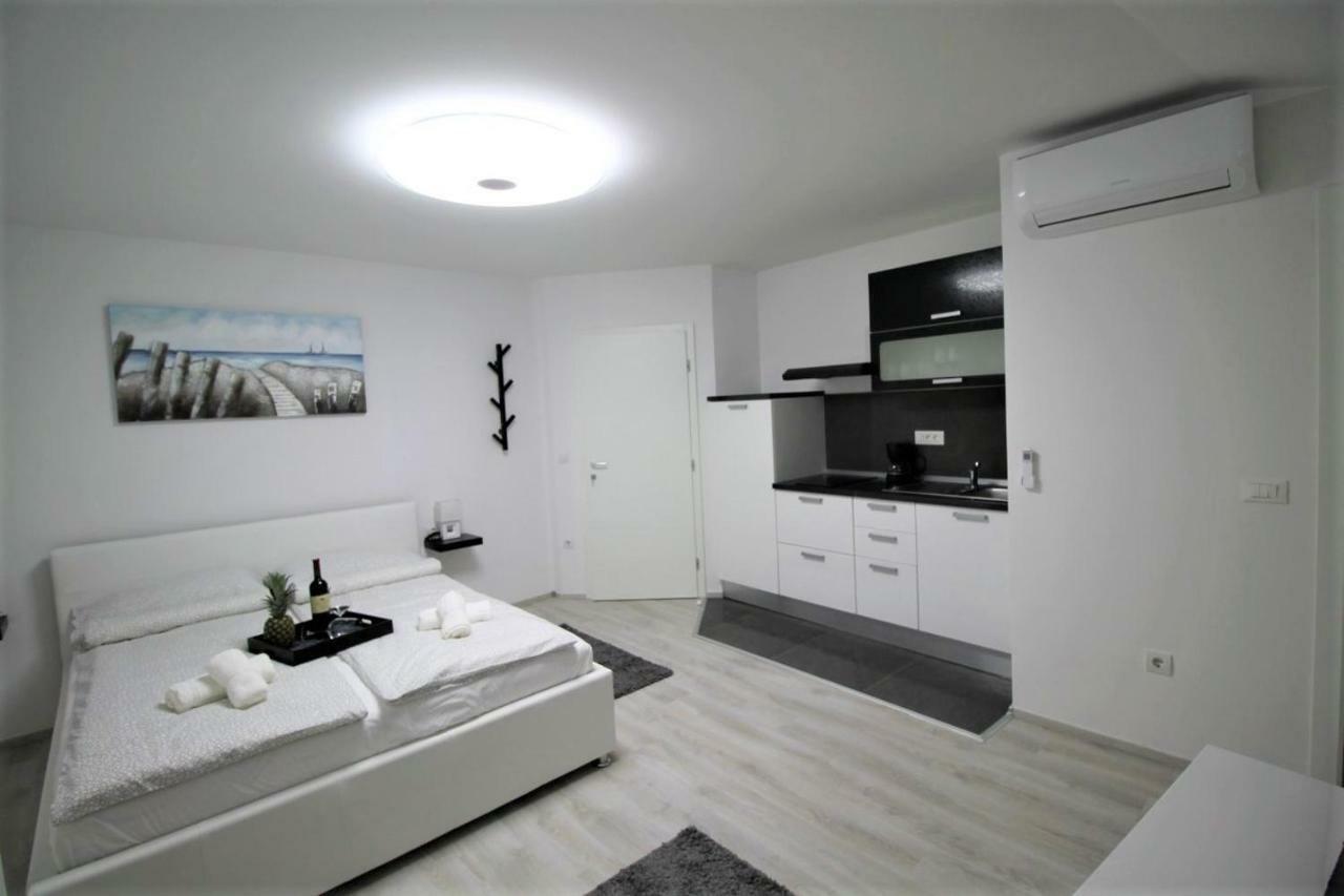 Arbel Apartments โปเรช ภายนอก รูปภาพ