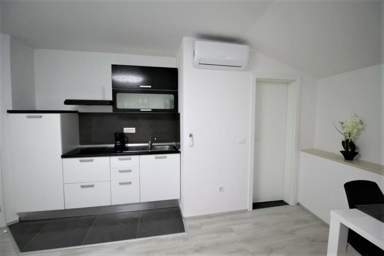 Arbel Apartments โปเรช ภายนอก รูปภาพ