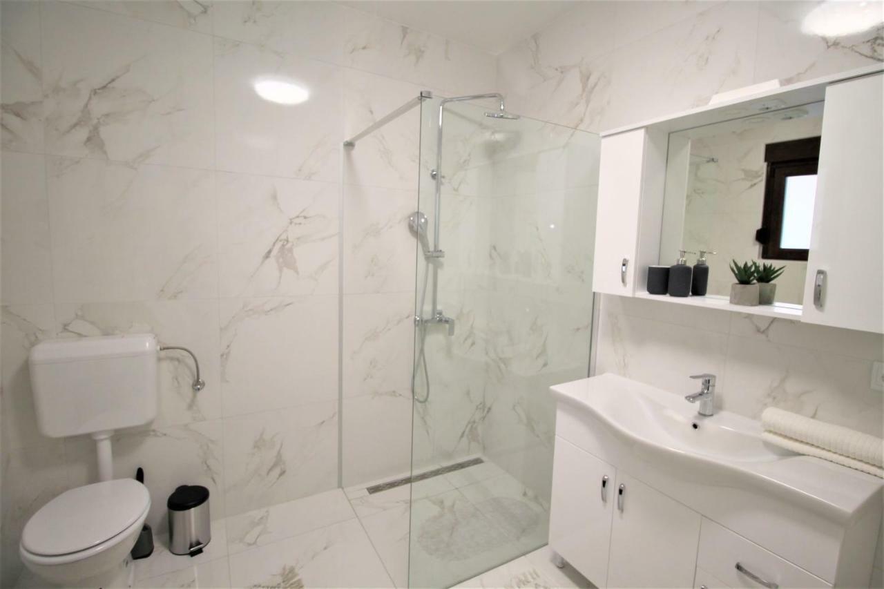 Arbel Apartments โปเรช ภายนอก รูปภาพ