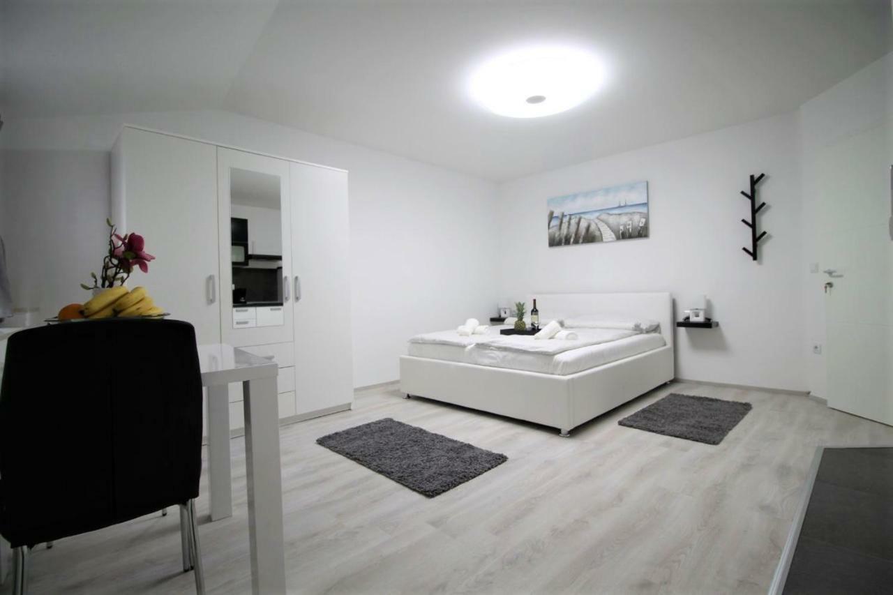 Arbel Apartments โปเรช ภายนอก รูปภาพ