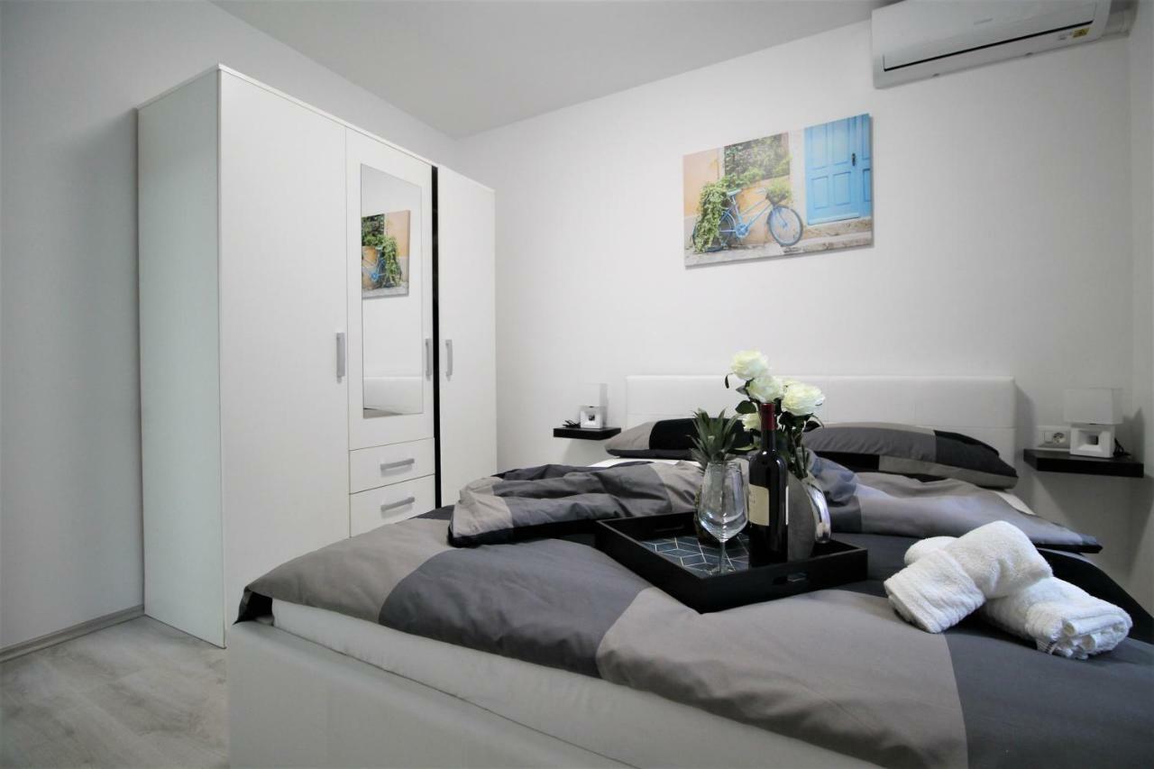 Arbel Apartments โปเรช ภายนอก รูปภาพ
