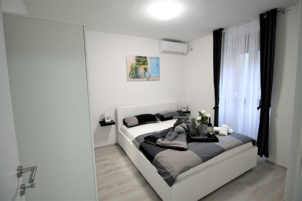 Arbel Apartments โปเรช ภายนอก รูปภาพ