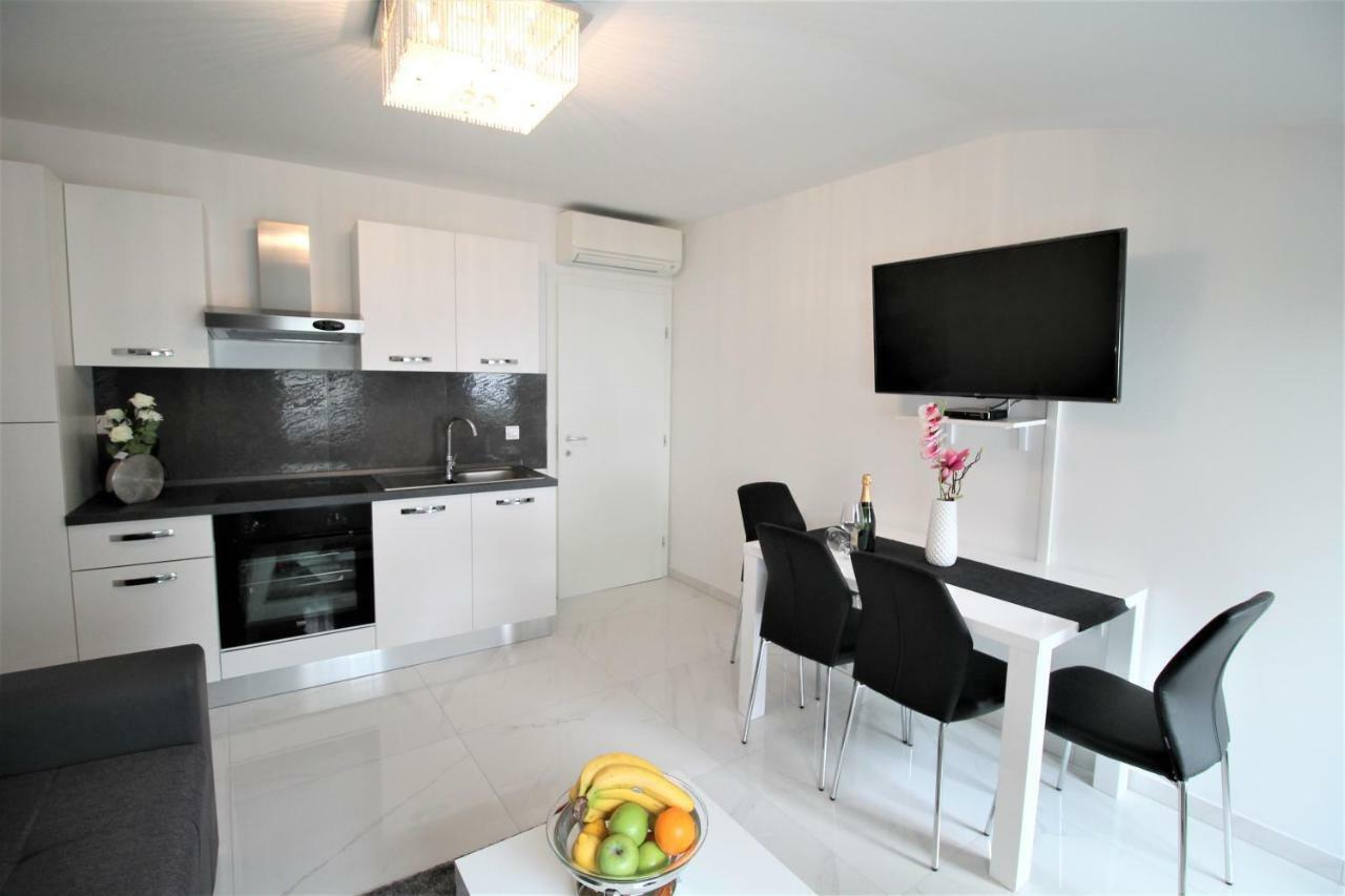Arbel Apartments โปเรช ภายนอก รูปภาพ
