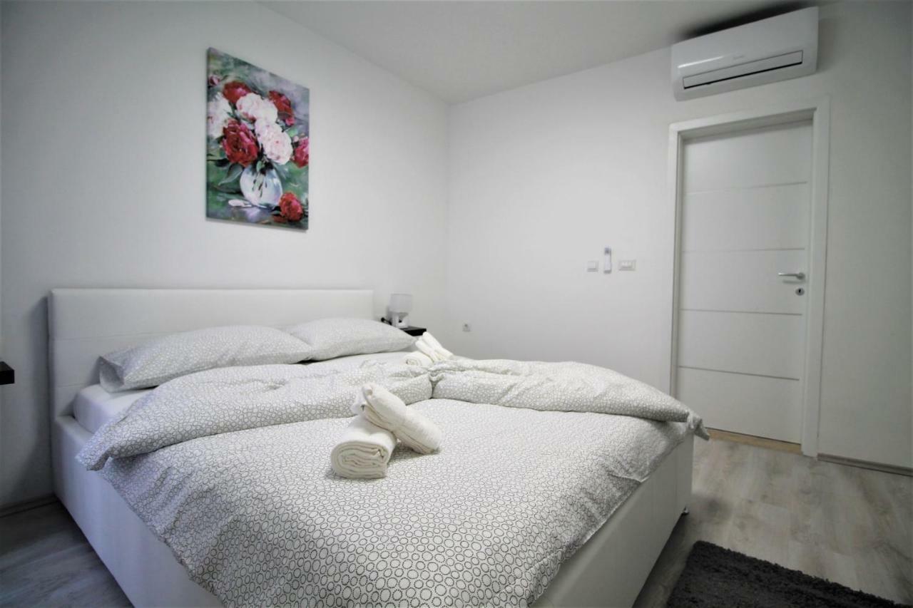 Arbel Apartments โปเรช ภายนอก รูปภาพ