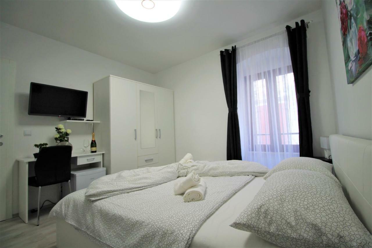 Arbel Apartments โปเรช ภายนอก รูปภาพ