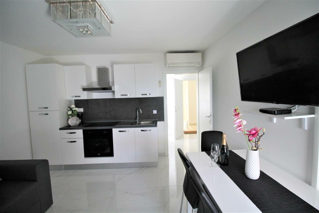 Arbel Apartments โปเรช ภายนอก รูปภาพ