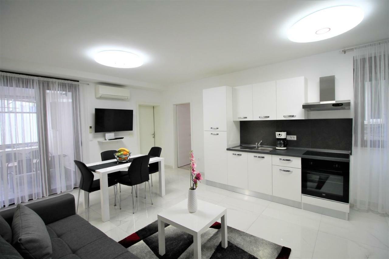 Arbel Apartments โปเรช ภายนอก รูปภาพ