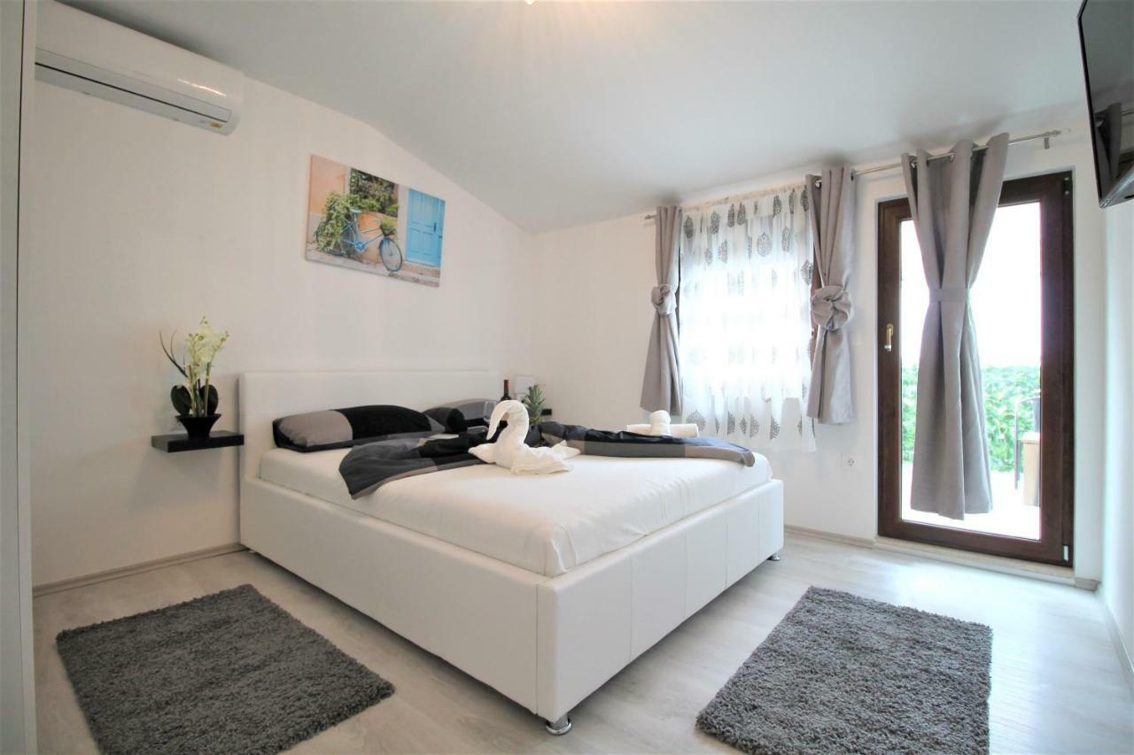 Arbel Apartments โปเรช ภายนอก รูปภาพ